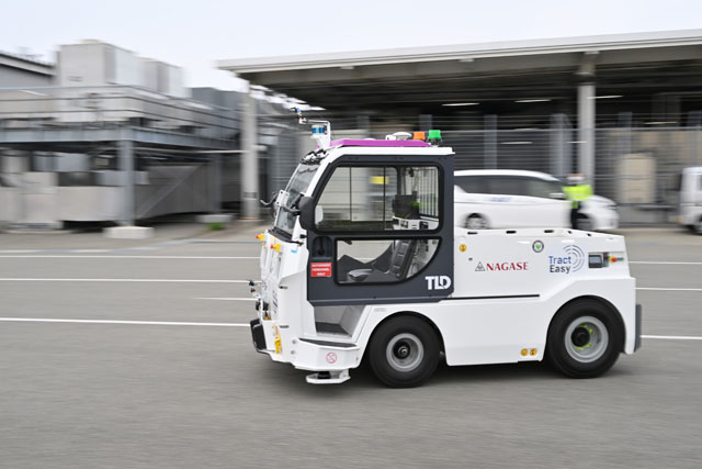 Autonomous tow tractor