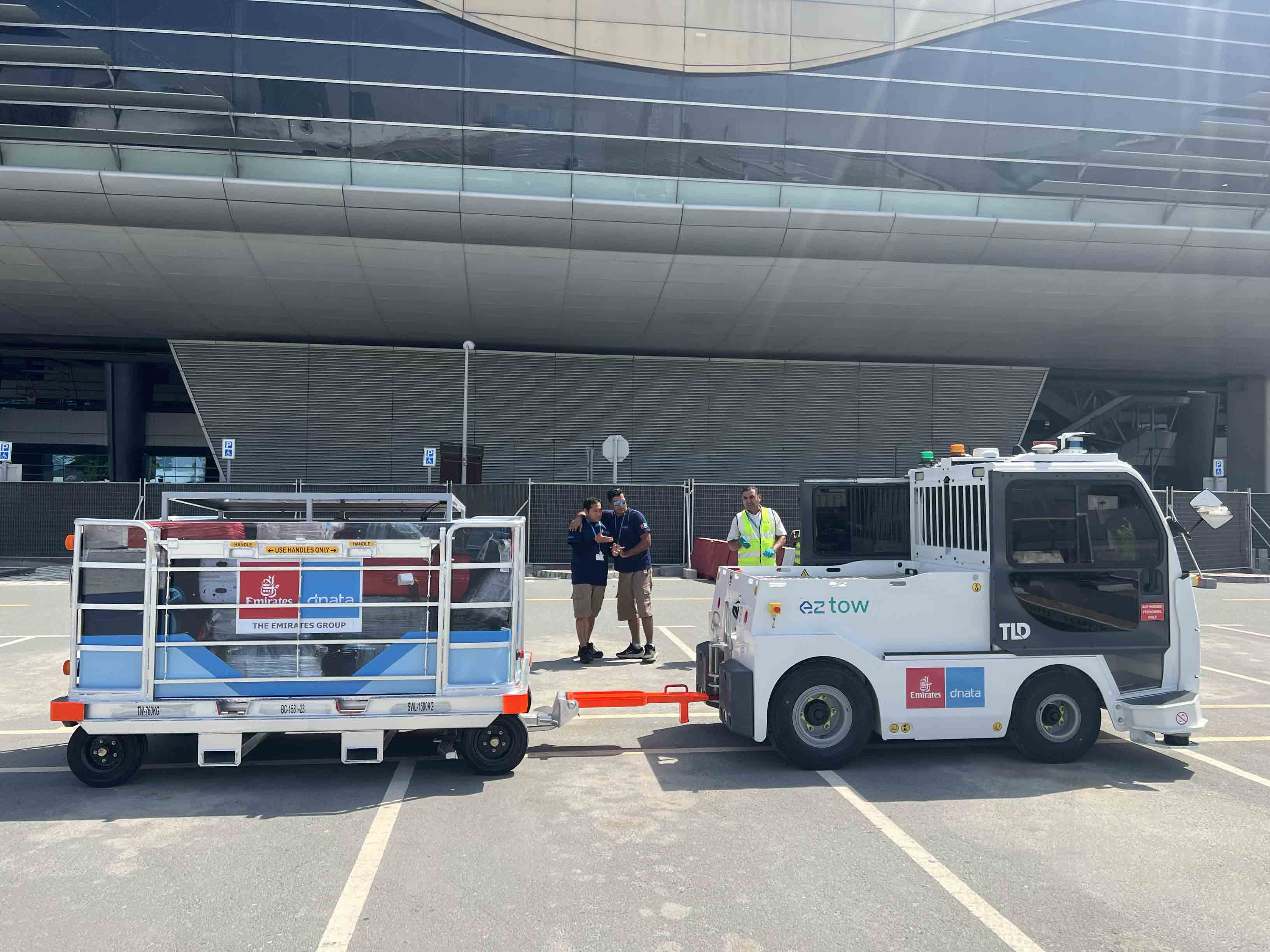 EZTow Autonomous Tow Tractor in Partnership with dnata